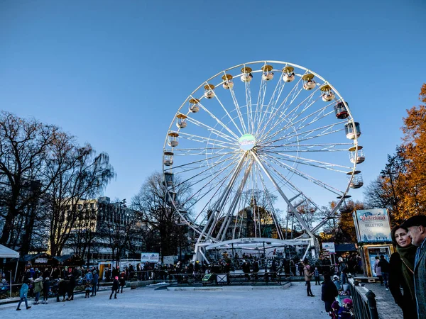 Temmuz ben Vinterland, Oslo, Norveç, 22 Kasım 2017 - (Christmas kış ülkesi) bir büyülü Noel evren sağ köşesinde olduğunu Merkezi Oslo, buz pateni sırası Karl Johans yanında 