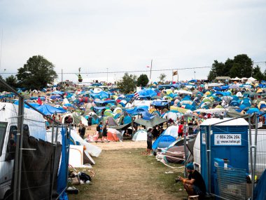 Woodstock Festivali, Polonya'da kamp kalabalık. 6 Ağustos 2017. Kostrzyn ve oder, büyük ücretsiz müzik ve sanat Ağustos başında büyük ücretsiz yaz Müzik Festivali.