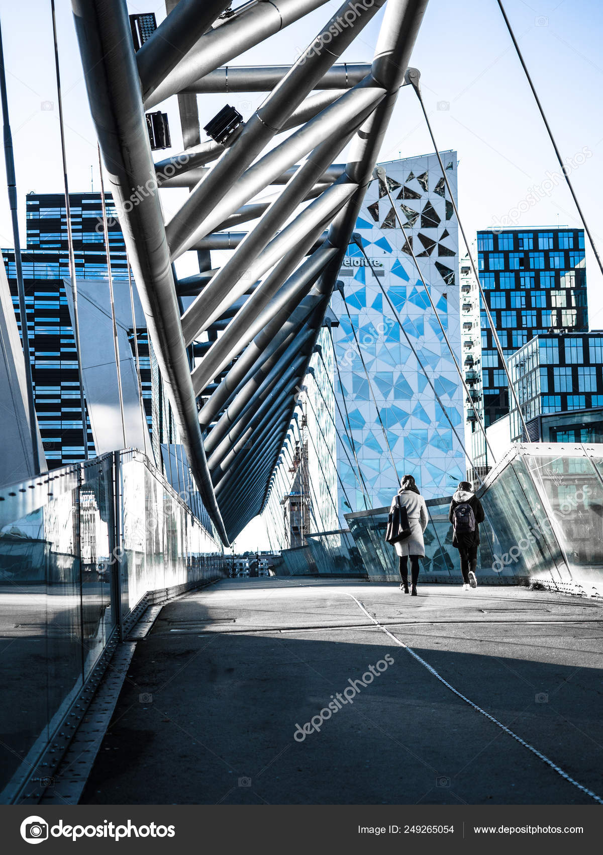 2018年4月14日, 挪威奥斯陆, 美丽的现代建筑, 奥斯陆的条形码区从峡湾上升, 就像一个城市和超级时尚在挪威. —— 库存社论照片©  DigitalMammoth #249265054