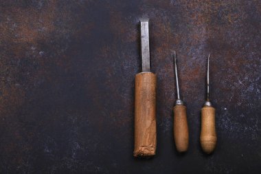 paslı arka plan üzerinde eski retro onarım araçları