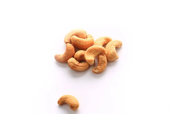 Sada kešú ořechů izolovaných na bílém pozadí — Stock fotografie