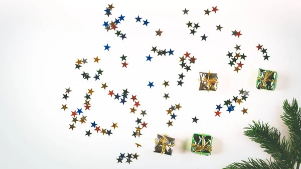 Fundo Natal Branco Estrelas Decorativas Multi Coloridas Decorações Natal Ramo — Fotografia de Stock