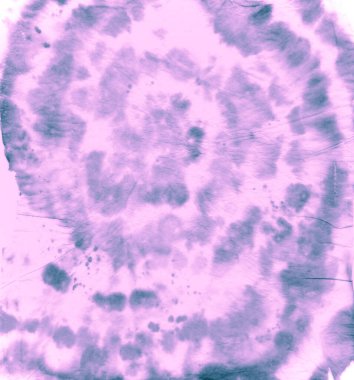 Boyalı tişört. Pembe Sanatsal Kumaş. Tye Boyası 