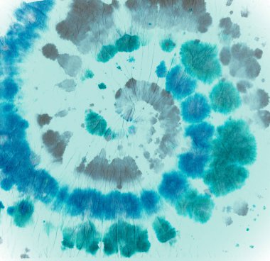 Boya sarmalı bağla. Yeşil Batik gömlekli. Kravat Ölüm Çemberi 