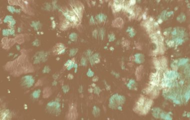 Boya desenli kravat. Mavi Batik gömlekli. Harika. 