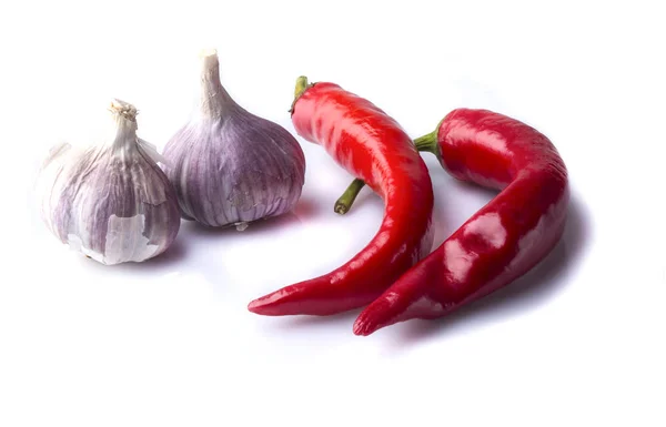 Peperoncini Piccanti Aglio Piatto Bianco Isolare — Foto Stock