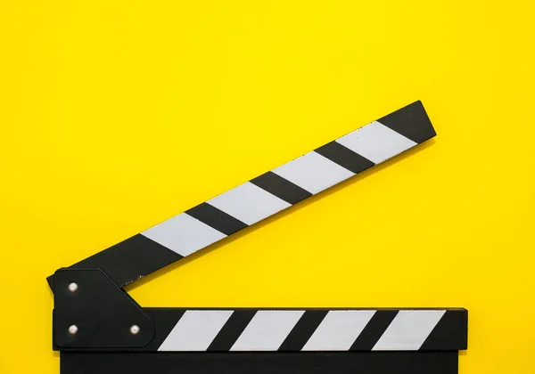 Sarı arka planda Clapperboard
