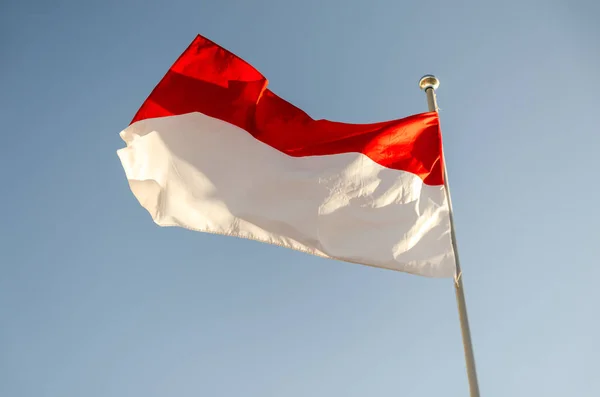 Bendera Indonesia Melambai Dalam Angin — Stok Foto