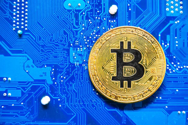 Bir bilgisayar panosunun arka planında bitcoin