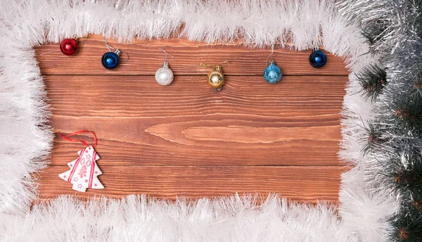 Geschenke Und Weihnachtsdekoration Auf Holzgrund — Stockfoto
