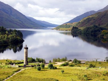 Glenfinnan anıt ve Loch Shiel