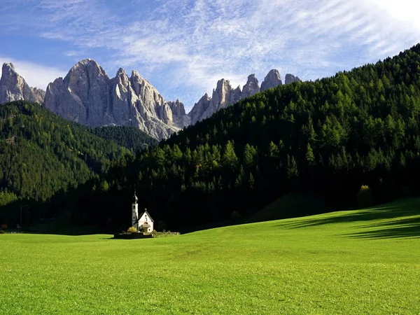 St Johann Kilisesi, Santa Maddalena, Val Di Funes — Stok fotoğraf