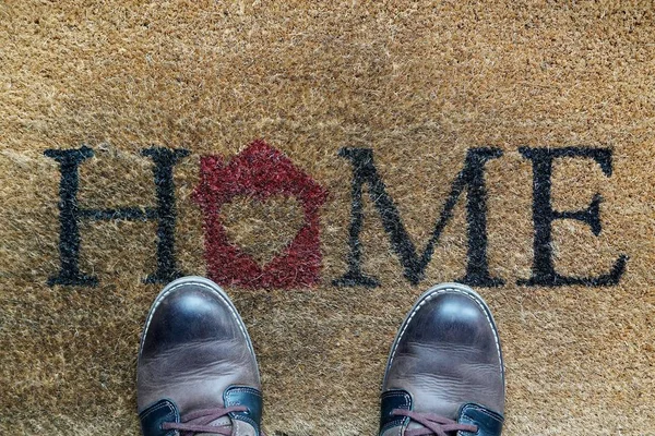 paspas üzerinde çizmeler