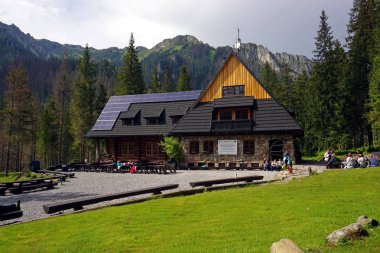 Koscieliska Vadisi 'nde dağ barınağı, Tatra Dağları, Polonya
