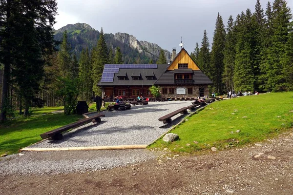 Abrigo de montanha em Koscieliska Valley, Tatra Mountains, Polonia — Fotografia de Stock