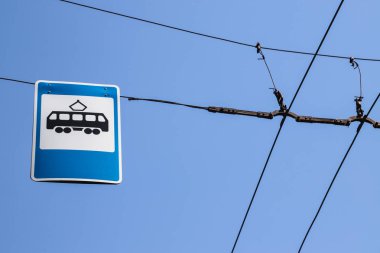 Eoad işareti düşük açılı görünüş güç hatları