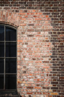 İsveç'te bina eski tuğla görünümünü kapat