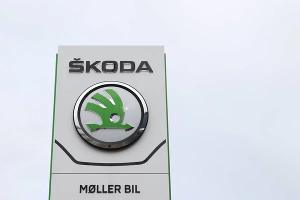 Skoda Felirat Logo Nagy Táblára — Stock Fotó