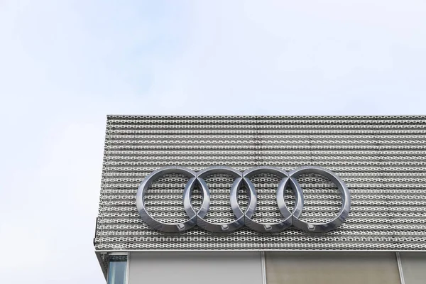 Audi Embléma Felirat Épület — Stock Fotó