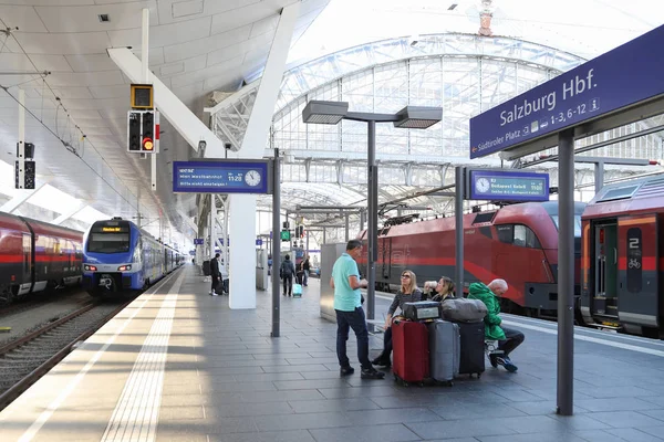 Bahnhof Salzburg Österreich — Stockfoto