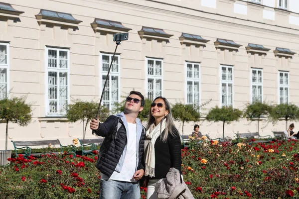 Salzburg Austria Ottobre 2017 Coppia Che Selfie — Foto Stock