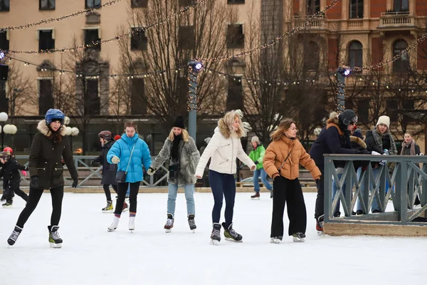 Menschen Auf Schlittschuhen Kungstradgarden Stockholm Schweden — Stockfoto