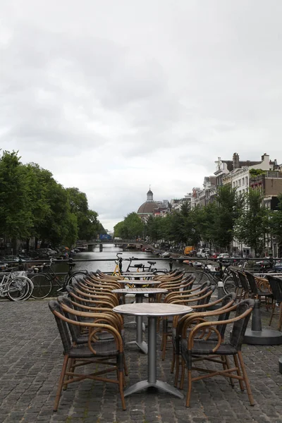 Летний Патио Кафе Над Каналом Амстердаме Нидерланды — стоковое фото