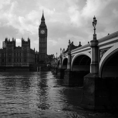 Ingiltere 'de ünlü Londra Big Ben siyah ve beyaz resim 