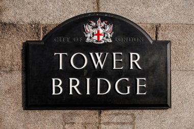 Londra 'da Kule Köprüsü nameboard, Ingiltere