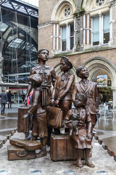 Denkmal Mit Kindern Der Liverpool Station London Underground England — Stockfoto