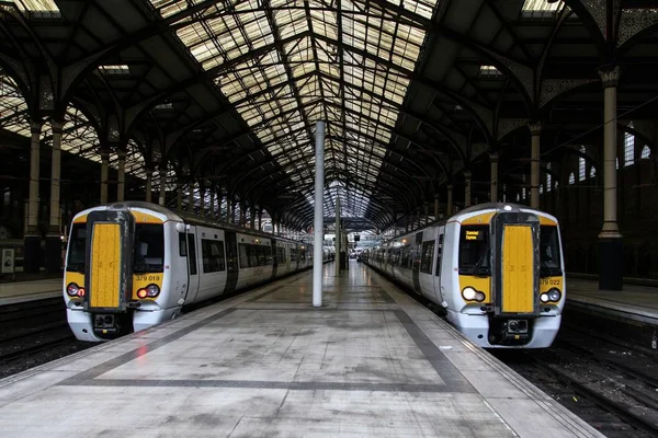 Junat Liverpool Street Asemalla Lontoossa Maanalainen Englanti — kuvapankkivalokuva