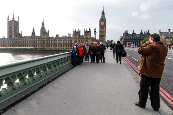 Turyści Pobliżu Słynnego London Big Ben Anglii — Zdjęcie stockowe