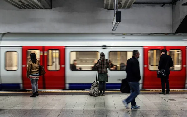 Emberek London Underground Anglia — Stock Fotó