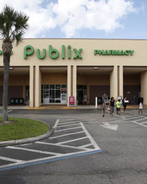Gıda ve eczane Mağazası Publix in Ayia Napa, Kıbrıs 
