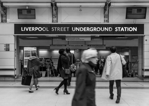 Immagine Bianco Nero Persone Sulla Stazione Liverpool Street Londra Metropolitana — Foto Stock