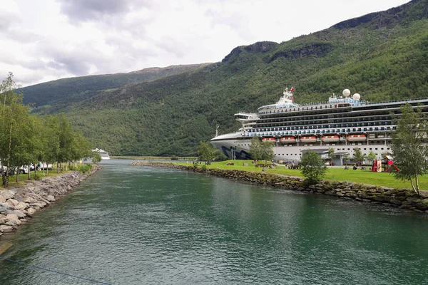 Flam Norsko Června 2019 Velká Cestovní Loď Sappnenajská Princezna Přístavu — Stock fotografie