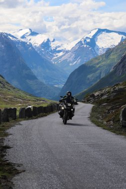 Strynfjellet I Norveç üzerinde eski dağ yolu