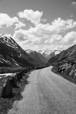 Strynfjellet I Norveç üzerinde eski dağ yolu