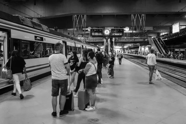 People Platform Puerta Atocha Station Madrid Spain — Stock Photo, Image