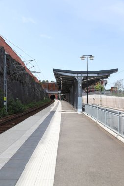 Strangnas, İsveç - 29 Haziran 2019: Strangnas, İsveç'te tren istasyonu (resecentrum)