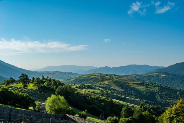 Panorama Verdi Montagne Cielo Azzurro Campagna — Foto Stock