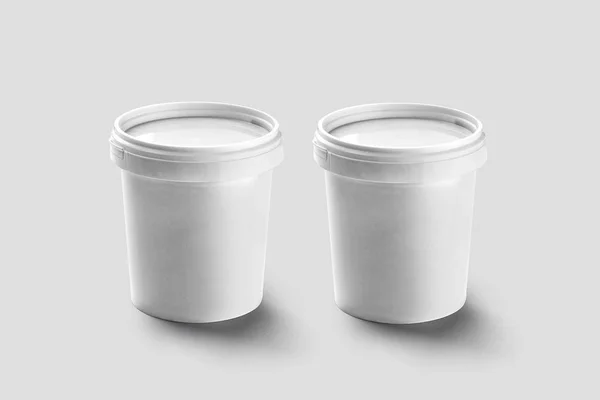 白い柔らかい灰色の背景に分離された白ふた付けポリバケツ 製品包装の食品 食品や塗料 あなたのデザインのモックアップ テンプレートです レンダリング — ストック写真