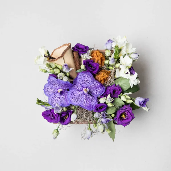 Blumenschmuck Ursprüngliche Bouquet Von Blumen Und Grüntönen Isoliert Auf Weichen — Stockfoto