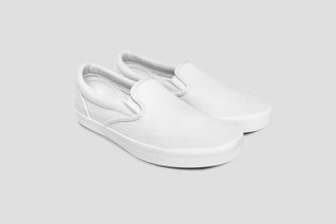 Boş beyaz kayma ayakkabı alay izole set up. Düz hipster slip-on alay şablonu oluşturun. Kentsel paten ayakkabı ile etiket sunu temizleyin. Yüksek çözünürlüklü fotoğraf.