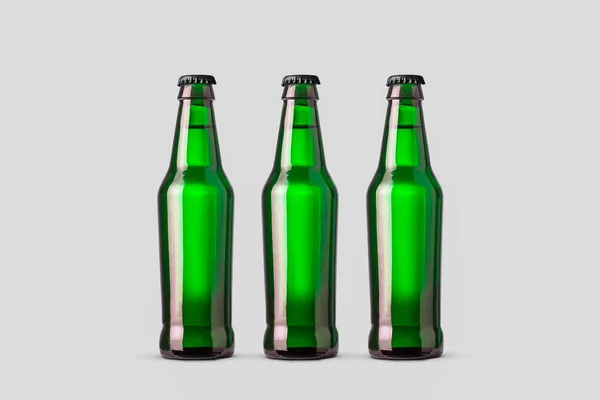 Bier Fles Mock Geïsoleerd Zachte Grijze Achtergrond Hoge Resolutie Foto — Stockfoto