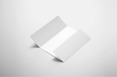 Boş Kağıt Broşür Yumuşak gölgeler ve vurgular ile yumuşak gri arka plan üzerinde mock. Z-fold broşür veya el ilanı.3d render.