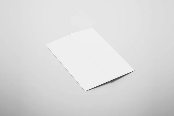 空白纸手册在柔和的灰色背景上模拟 带有柔和的阴影和高光 折图册或传单 — 图库照片