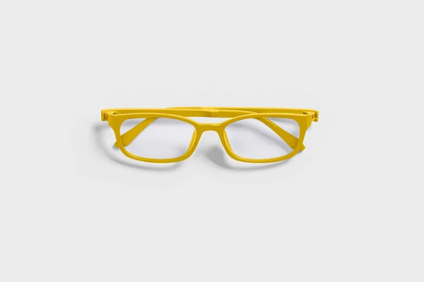 Κίτρινα Γυαλιά Απομονωμένα Μαλακό Γκρι Φόντο — Φωτογραφία Αρχείου
