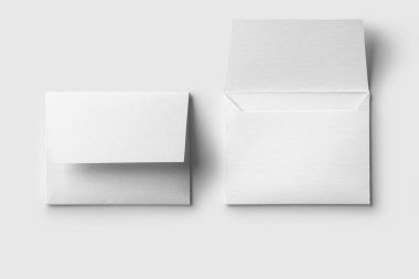 Açık ve kapalı zarf mockup yumuşak gri arka planda. bir kapalı açtı, yumuşak gölgeler ile.. 3D çizim