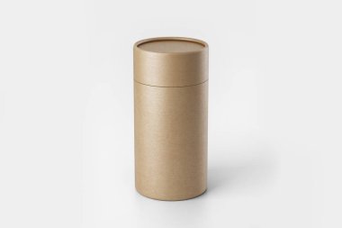Kraft kağıdı tüp teneke kutu ambalaj yumuşak gri arka plan üzerinde izole Mock-up.